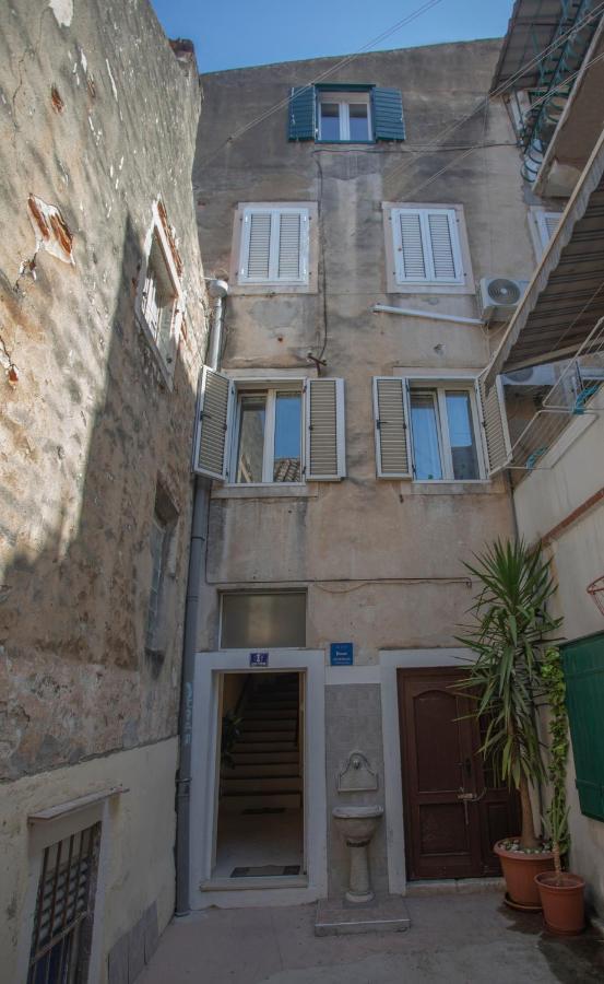 The Heart Of Palace Apartment Split Exterior photo